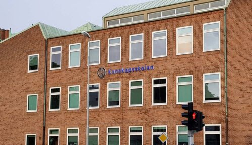 Skolbyggnad i tegel