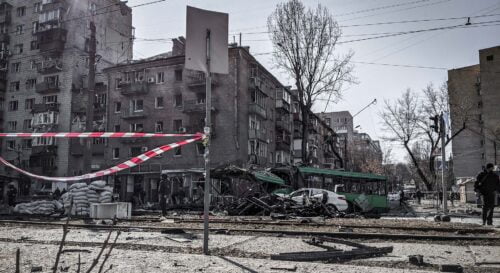 Ett söndersprängt hus