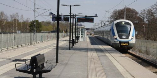 Pendeltåg på station