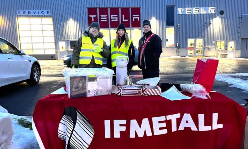 Strejkvakter från IF Metall utanför Tesla-verkstad