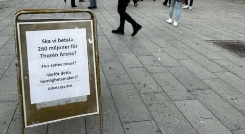 En skylt på torget i Umeå