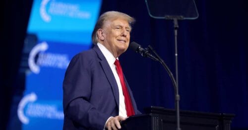 Donald Trump håller tal