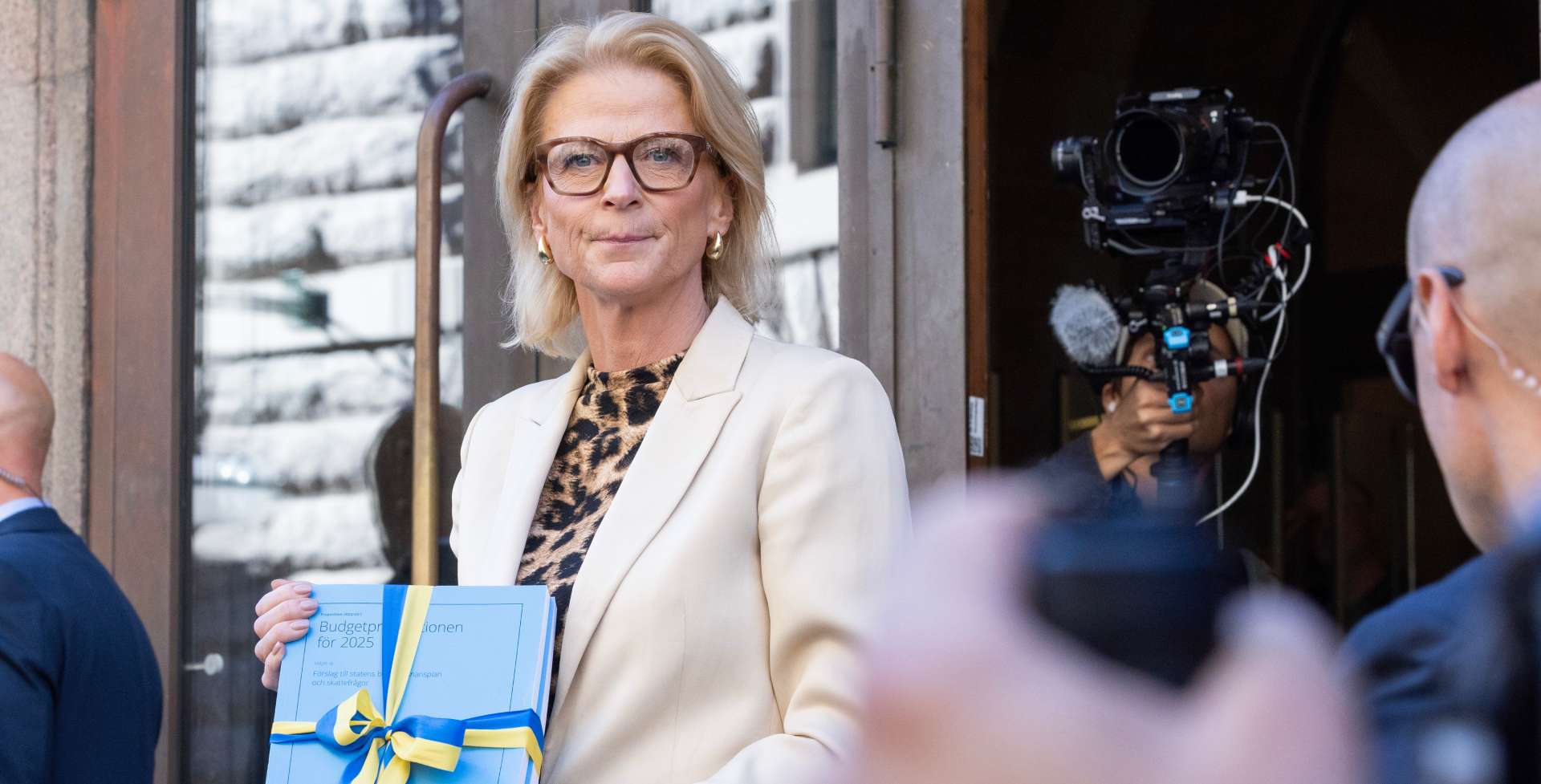 Elisabet Svantesson visar upp "nådiga luntan"