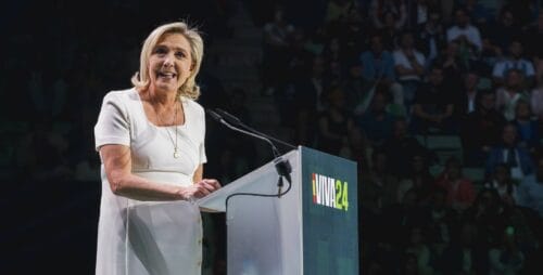 Marine Le Pen håller tal
